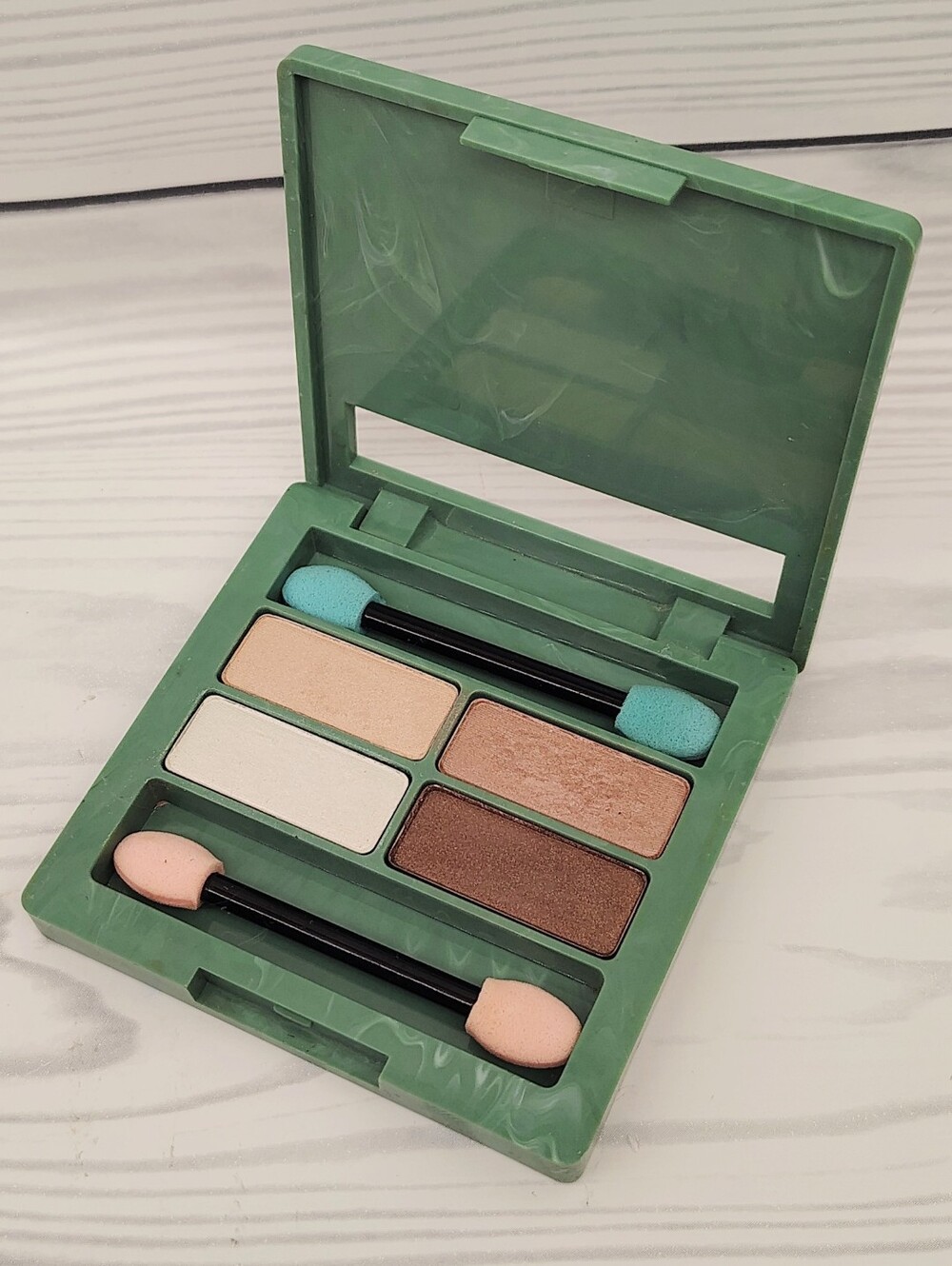 Clinique Neutral Eyeshadow Quad in Green Case Makeup